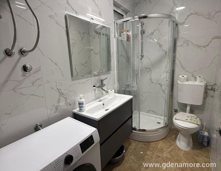 TOALET APARTMENT 1-!